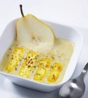 Soupe glacée céleri-poire et saint-marcellin gratiné