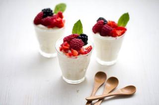 Mousse de fromage blanc aux fruits rouges et amandes