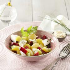 Salade de Pomme de terre au chevre frais et betterave, sauce raifort