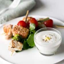 Brochette poisson sauce yaourt gingembre