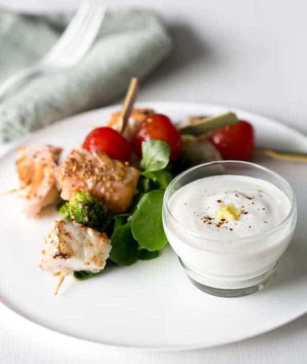 Brochette poisson sauce yaourt gingembre