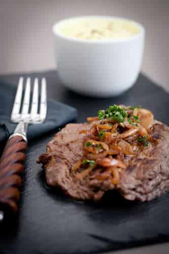 BAVETTE Á L'ÉCHALOTE ET PURÉE DE POMME DE TERRE