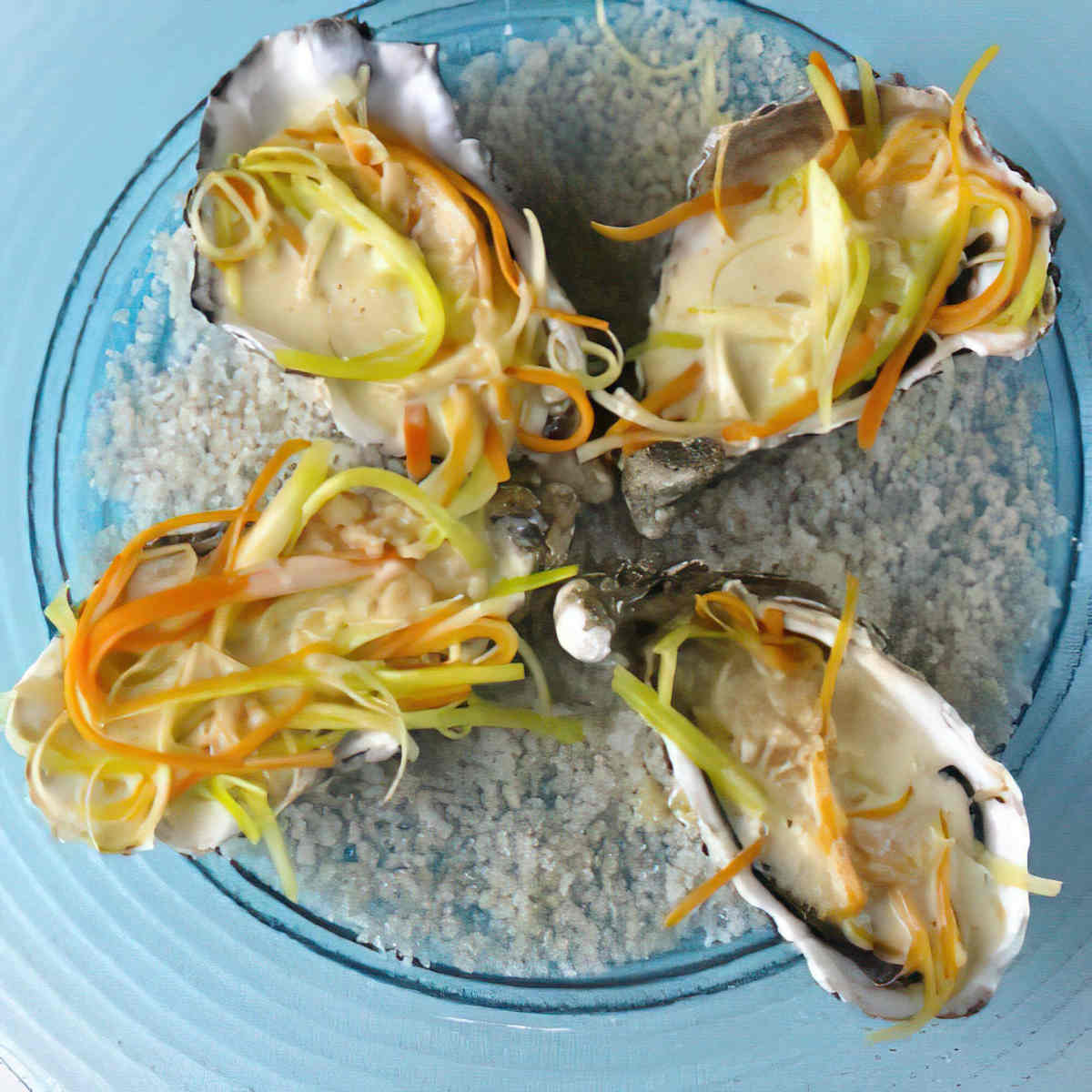 huitre-julienne-beurre-blanc - Huîtres chaudes et julienne de légumes en coquille