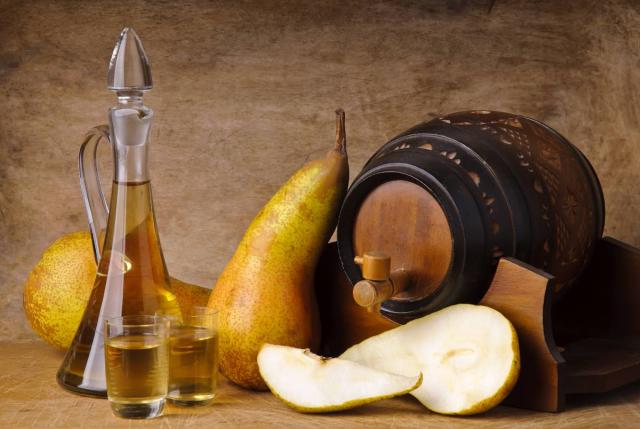 Faire de l'alcool de poire facilement avec de l'eau de vie