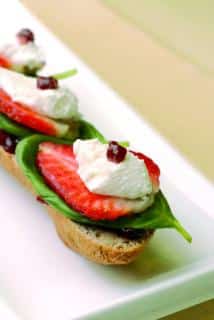 Tartine fromage frais, fraises et basilic