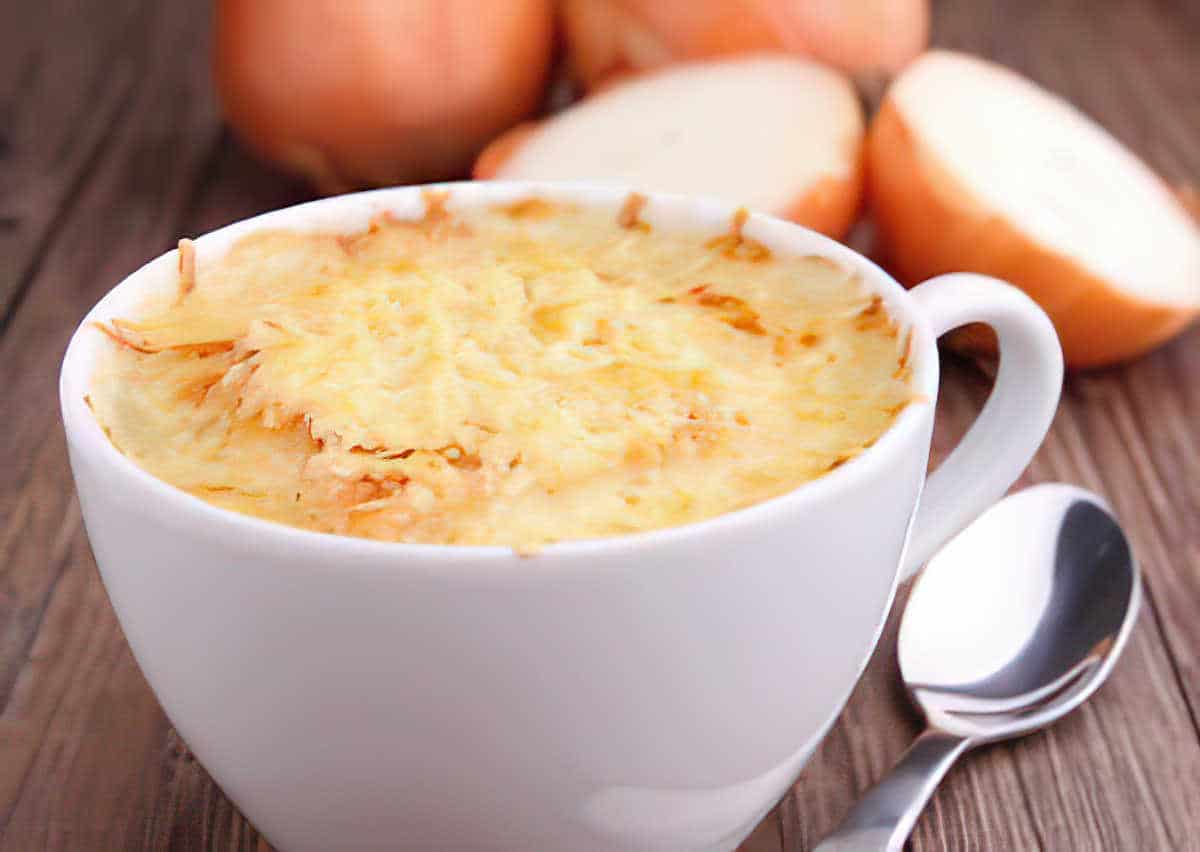 Soupe à l’oignon gratinée