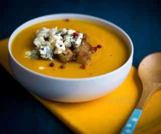 Potage de patates douces aux poires et au bleu Auvergne soupe