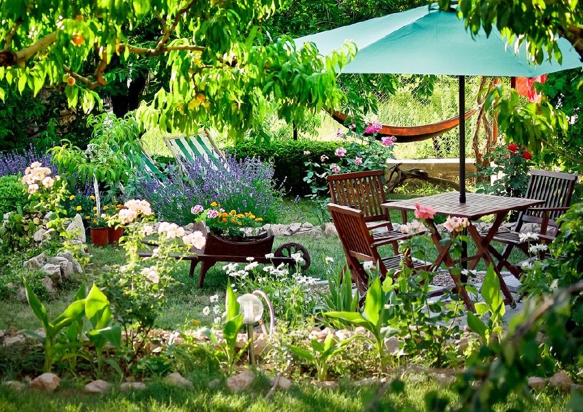 Espace détente dans un petit jardin