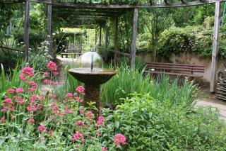 jardin de cure tonnelle fontaine