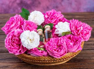 huile essentielle rose de damas