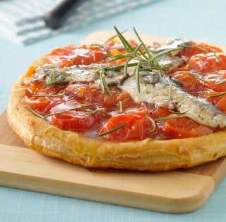 Tarte tatin de tomate aux sardines