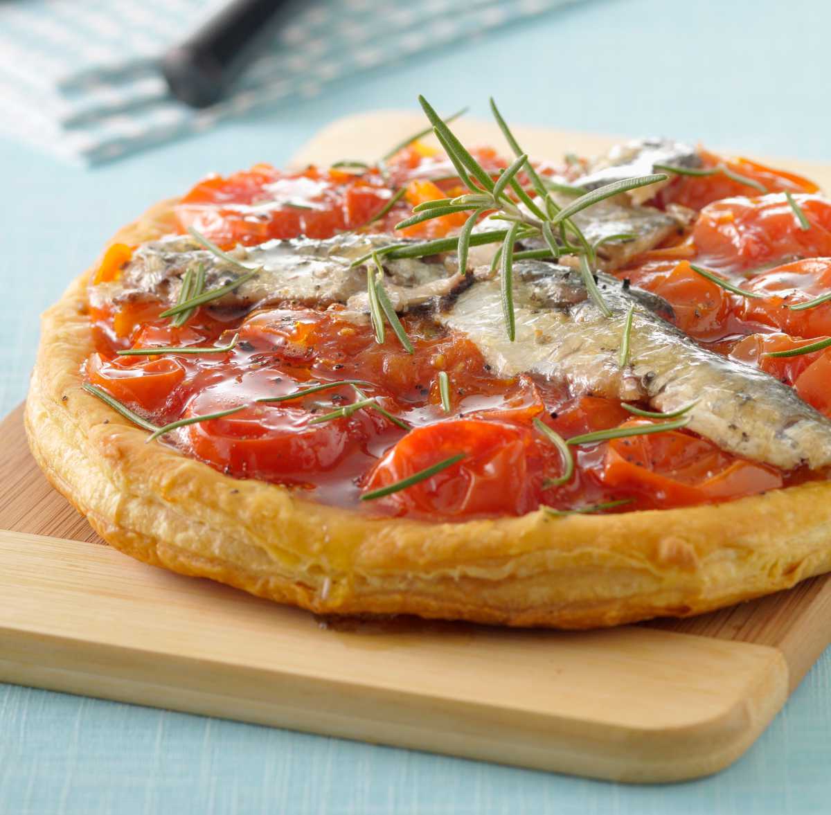 Tarte tatin de tomate aux sardines