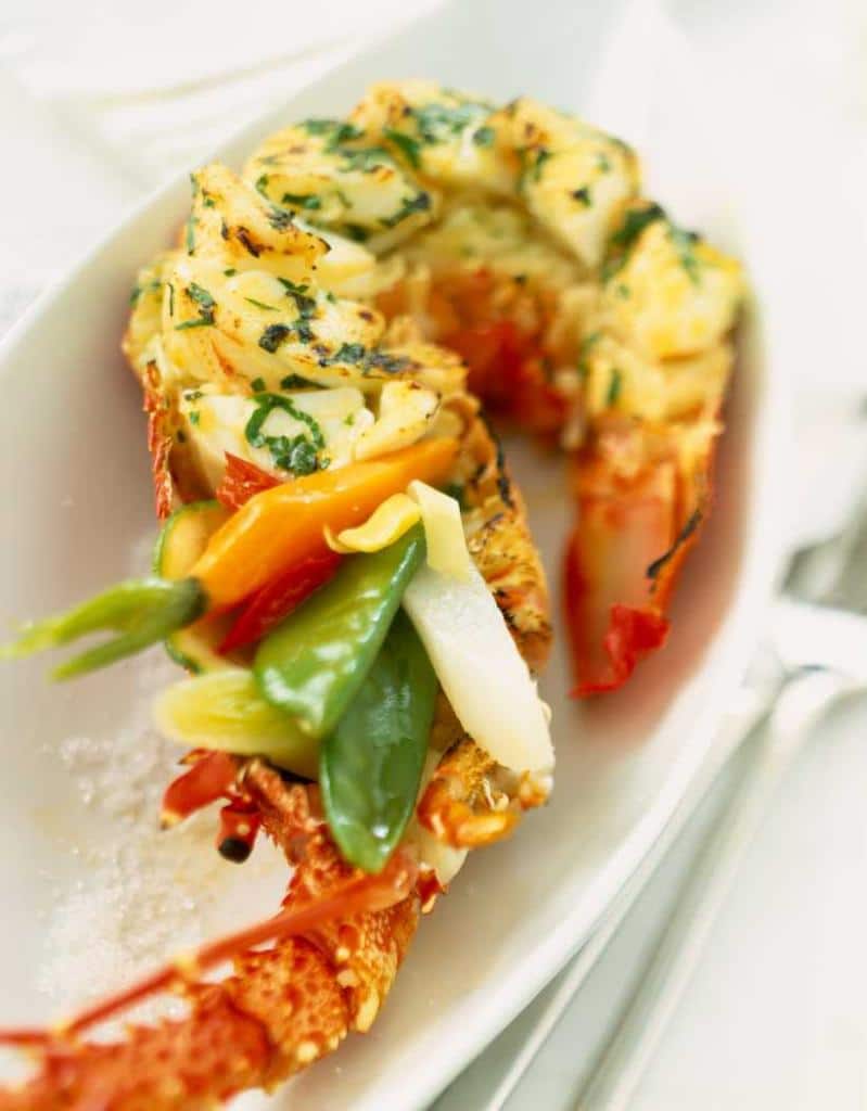 Recette de langouste grillée au four aux petits légumes