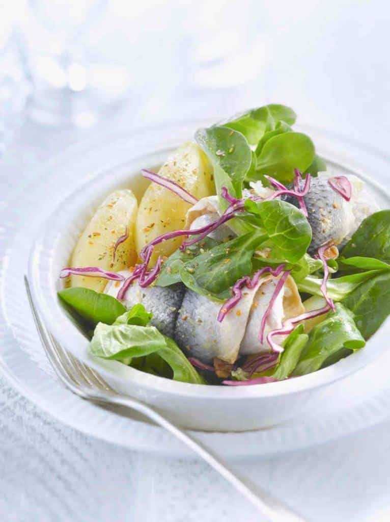 Recette de salade de mâche, rollmops et pomme de terre vapeur