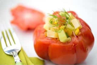 Salade de légumes d'été aux sardines façon tomate farcie