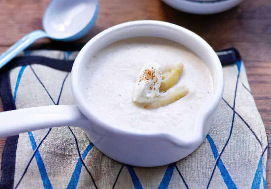 Velouté d’asperges, « chantilly » au curry