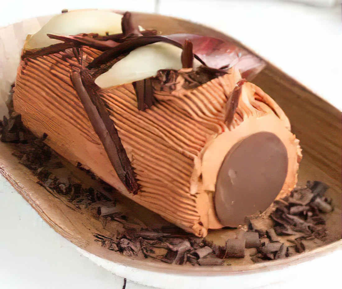 Bûche crème au beurre, glaçage chocolat et poires