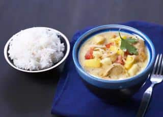 Curry de poulet aux fruits et au yaourt