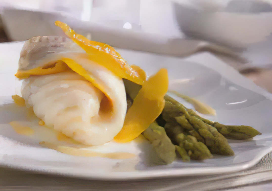 Recette du filet de turbot à la vapeur, sauce mousseuse aux agrumes et asperges