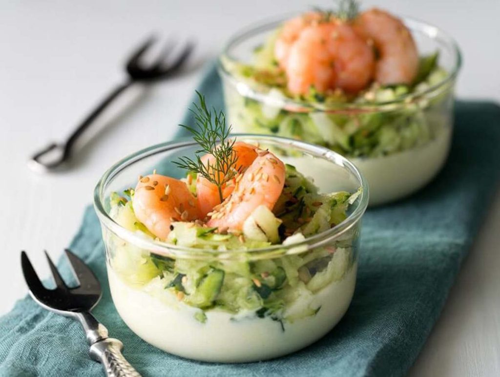 Verrines-de-courgettes-et-de-crevettes-sauce-curcuma