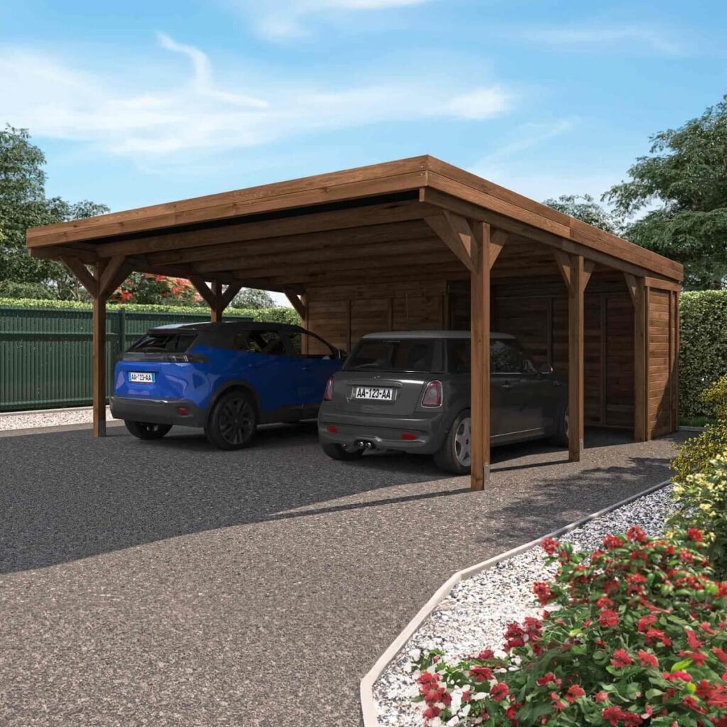 Carport double en bois avec abri intégré, deux voitures garées sur allée gravillonnée.