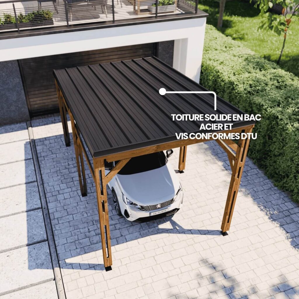 Carport bois toit acier noir abritant une voiture sur allée pavée
